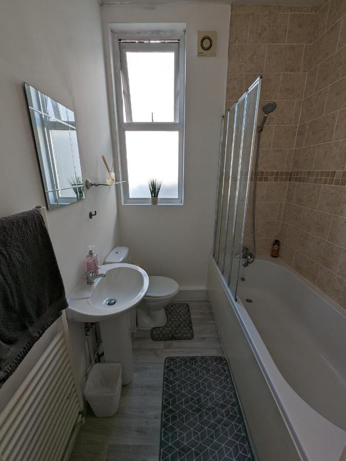 1 Bedroom Flat In Gravesend Exteriör bild